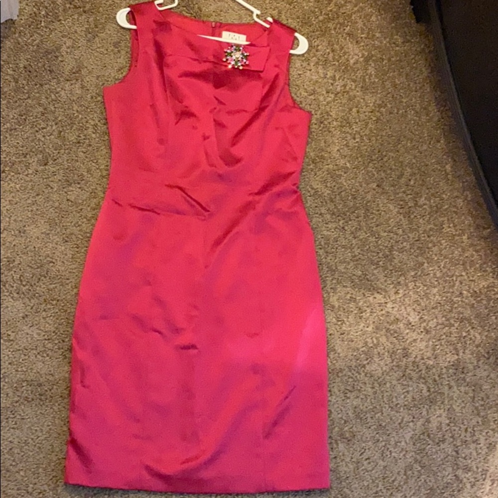 David Meister sleeveless dress with brooch